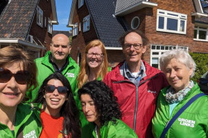 OP 11 MEI KLEURDEN WE HET RODE DORP GROEN-ROOD